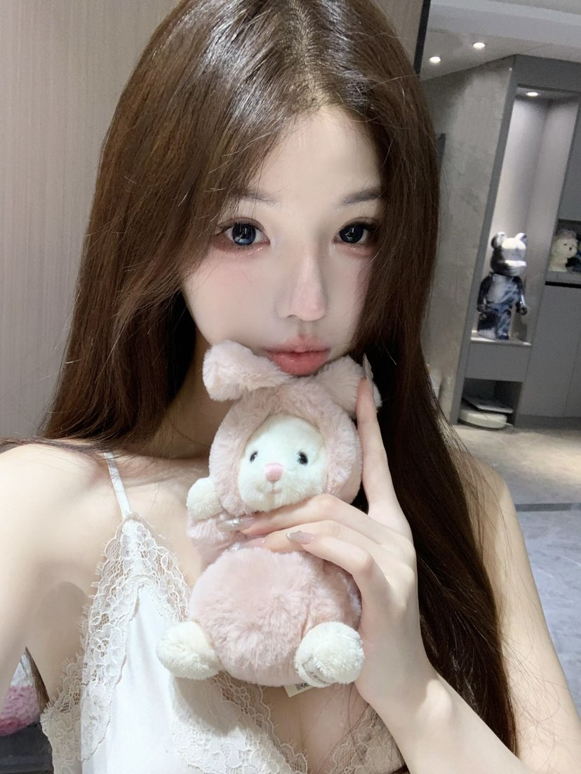陪玩妹子奈の反差的照片2