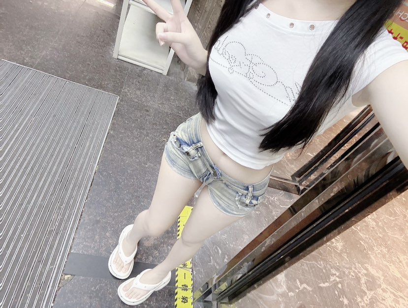 陪玩妹子奈の反差的照片1